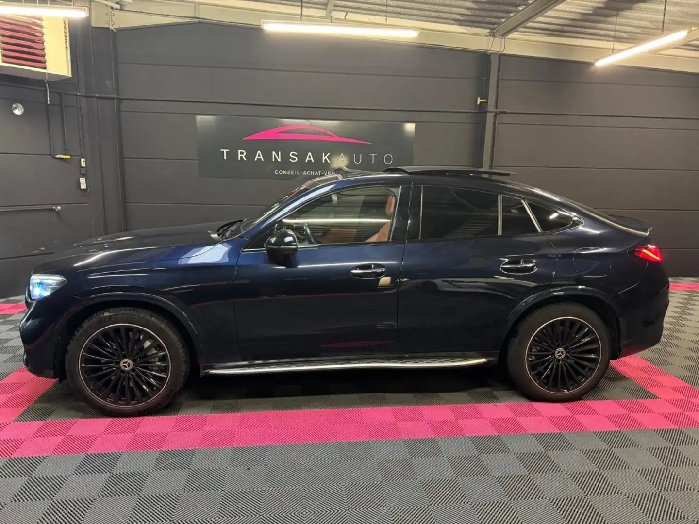Mercedes-Benz GLC 300 COUPE 300 de 9G-Tronic 4Matic AMG Line / Full Option / Garantie Novembre 2026 / Suivi complet Bleu - 2
