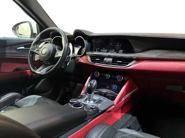 Alfa Romeo Stelvio view 15