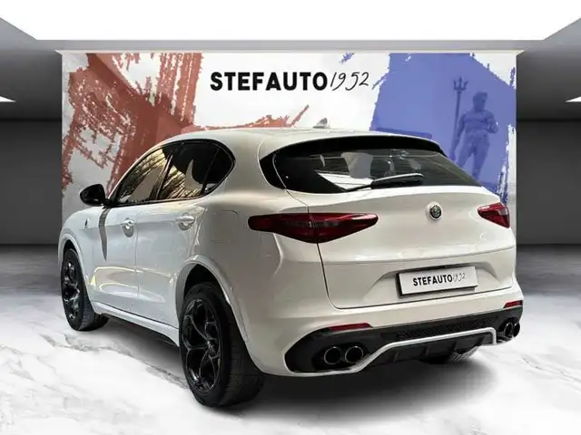 Alfa Romeo Stelvio view 5