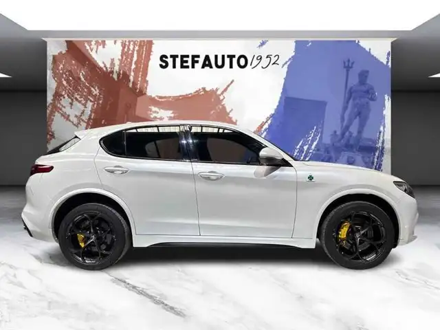 Alfa Romeo Stelvio view 3