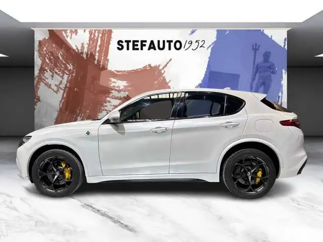 Alfa Romeo Stelvio view 4