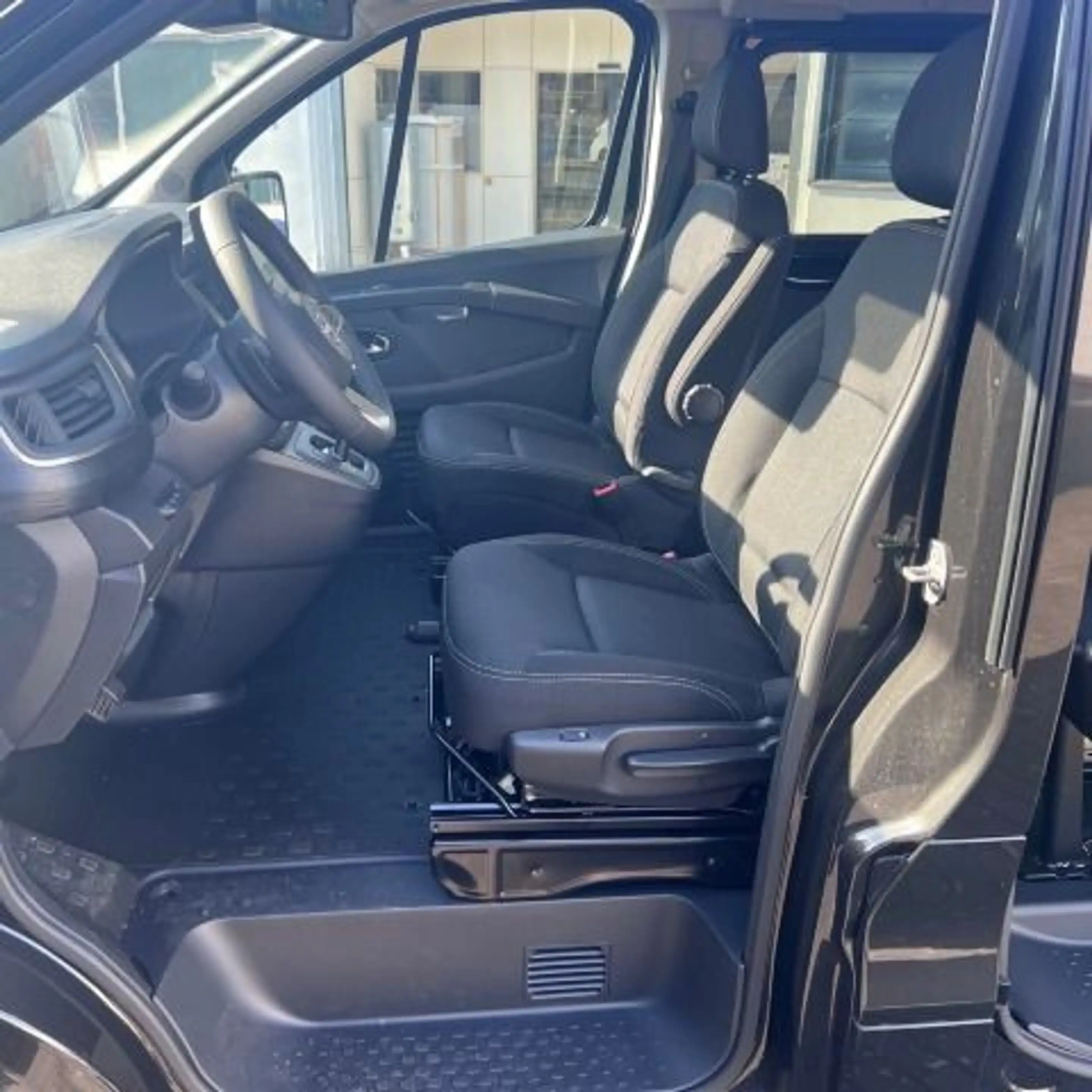 Nissan Primastar 2,8t dCI 170 — photo 11