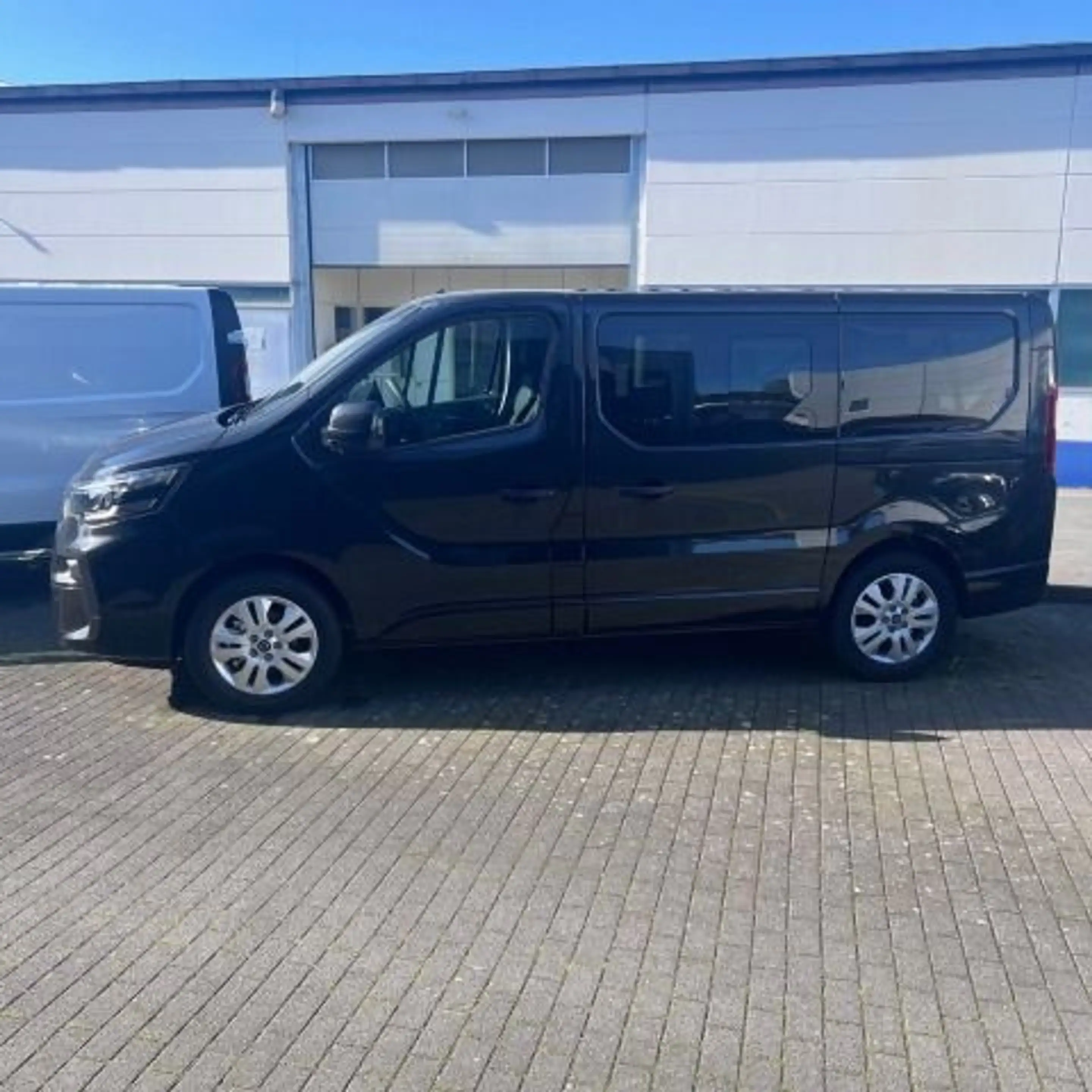Nissan Primastar 2,8t dCI 170 — photo 2