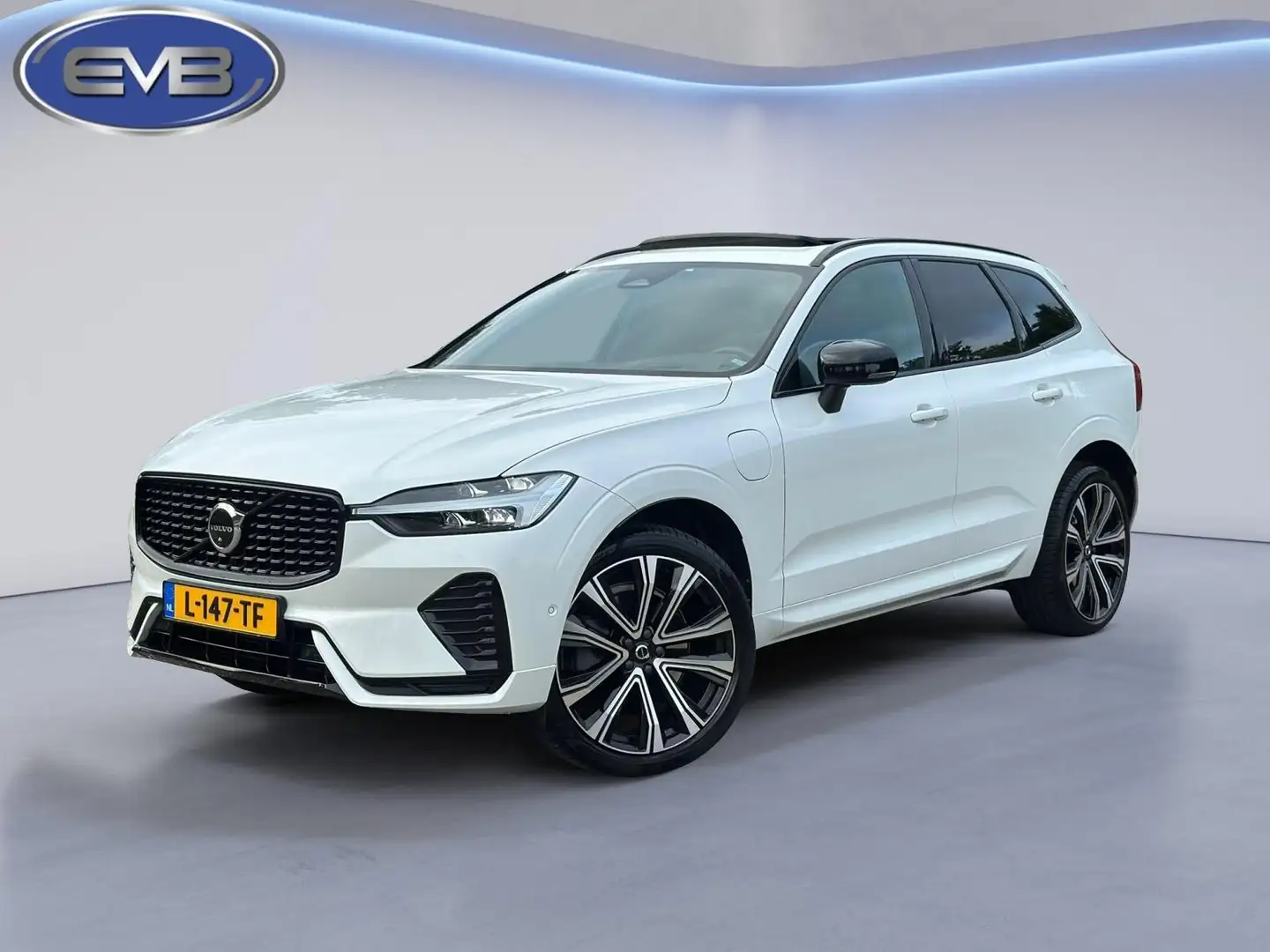 Volvo XC60 2.0 T8 317 pk Plug-in hybrid AWD R-Design, facelif Wit - 1