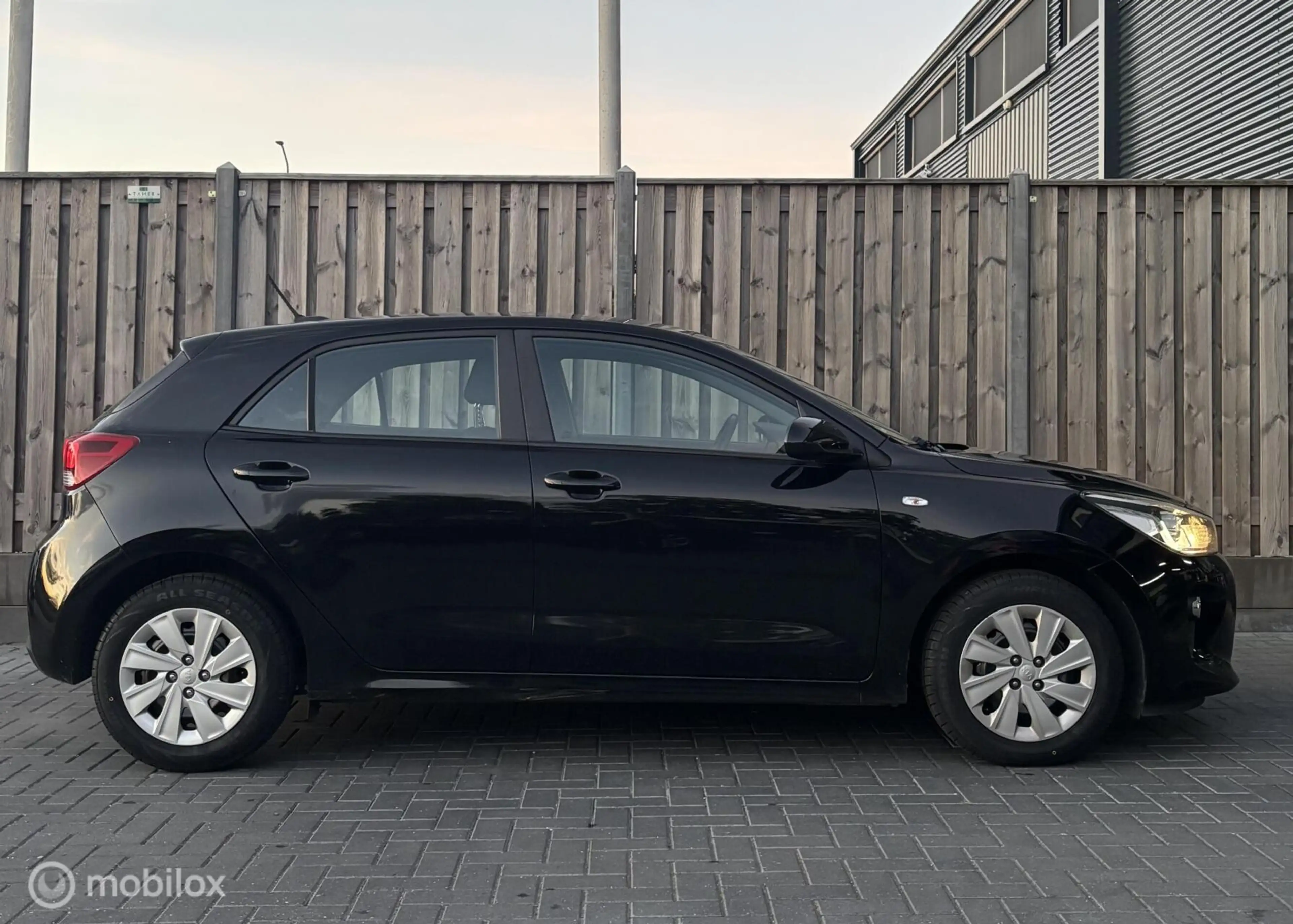 Kia Rio 1.0 TGDI ComfortPlusLine Navigator/ CARPLAY/CRUISE — photo 7