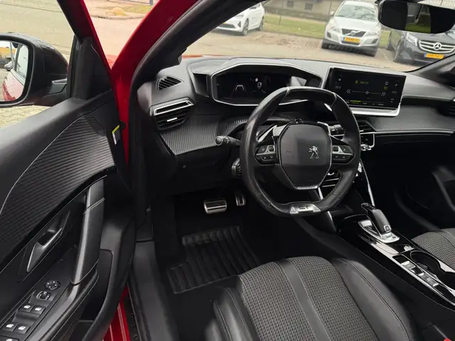 Peugeot 208 view 12