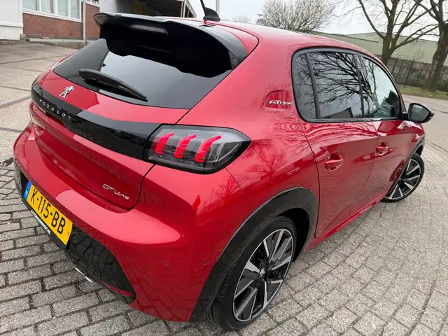 Peugeot 208 view 2