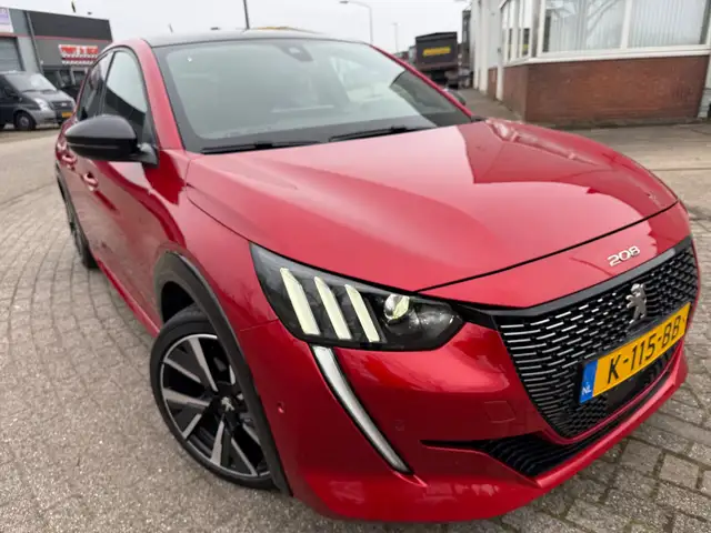 Peugeot 208 view 3