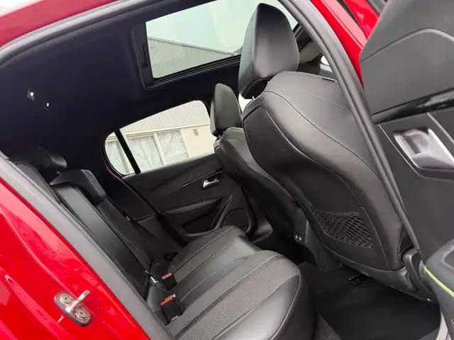 Peugeot 208 view 13