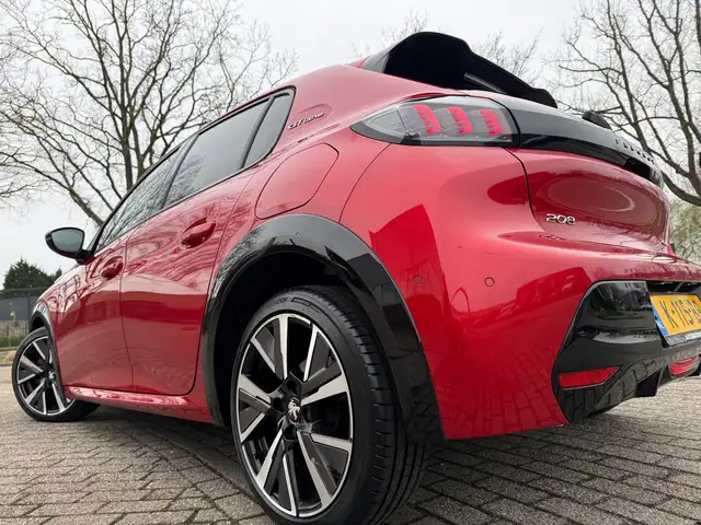 Peugeot 208 view 8