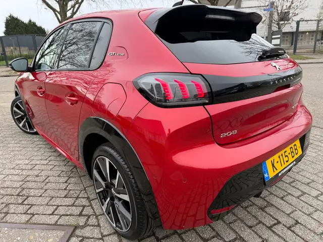 Peugeot 208 view 4