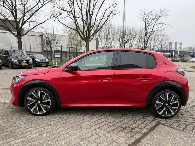 Peugeot 208 view 9