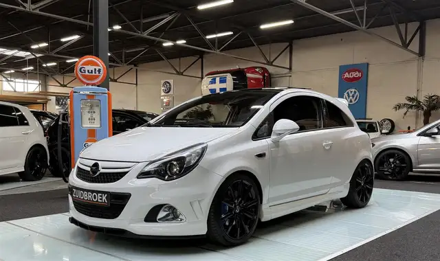 Opel Corsa 1.6 OPC Uniek!! LEER!! Dak!! Cruise!!