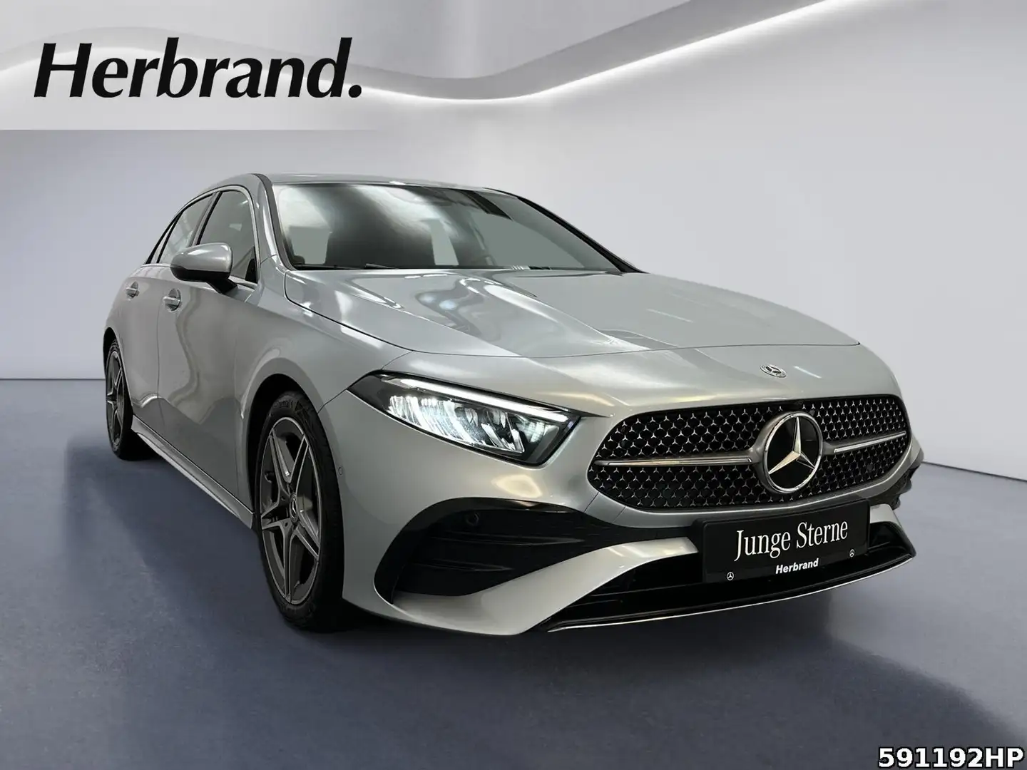 Mercedes-Benz A 200 AMG *Distronic Keyless Kamera 18" Ambiente Silber - 2