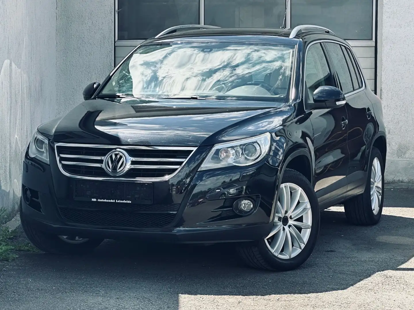 Volkswagen Tiguan 2.0 TDI 4Motion*XENON*NAVI*KAMERA*AHK* Noir - 1