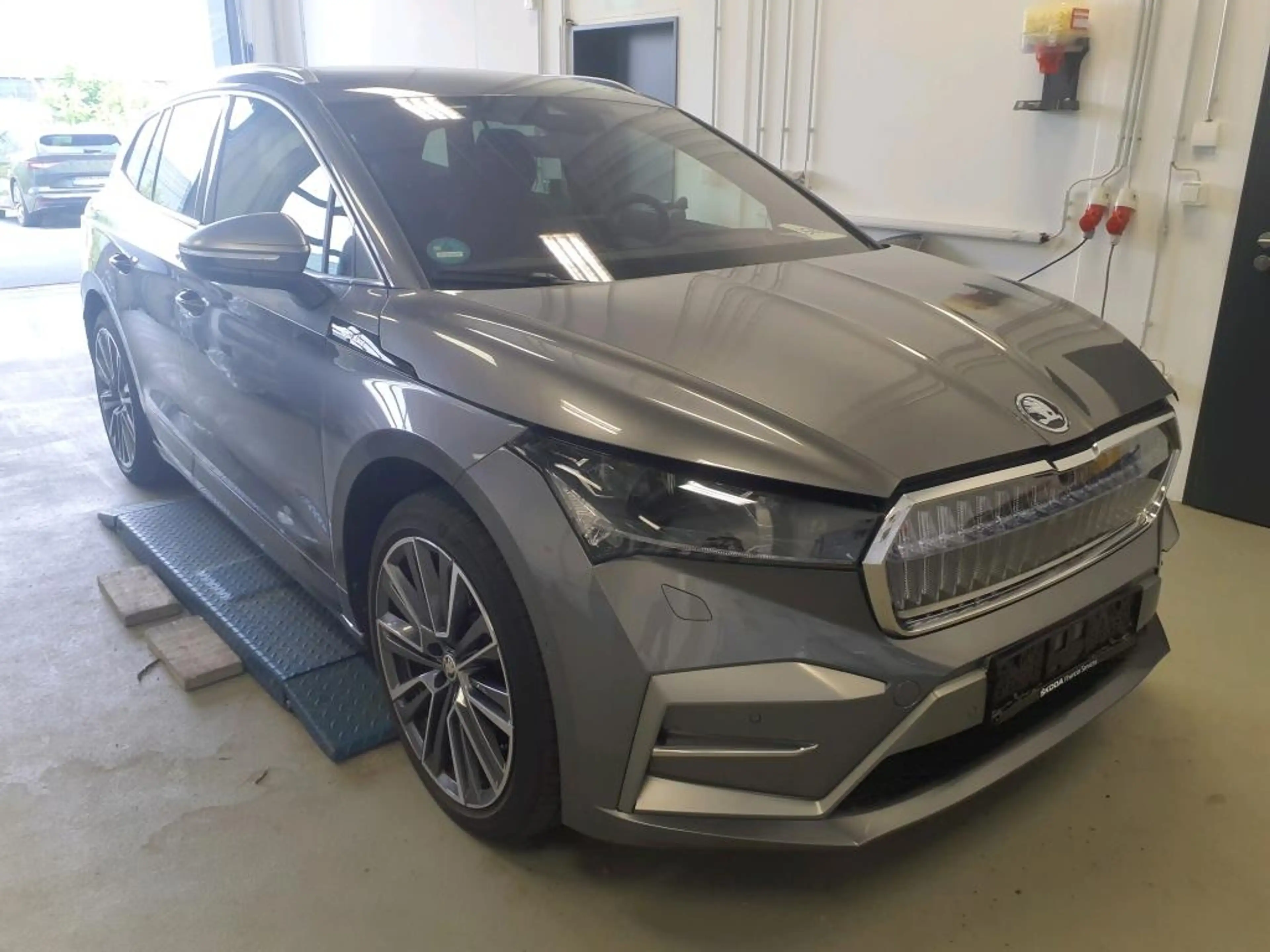Skoda Enyaq iV 85x L&K +WÄPU +AHK +360° +CANTON +MATRIX +HuD — photo 3