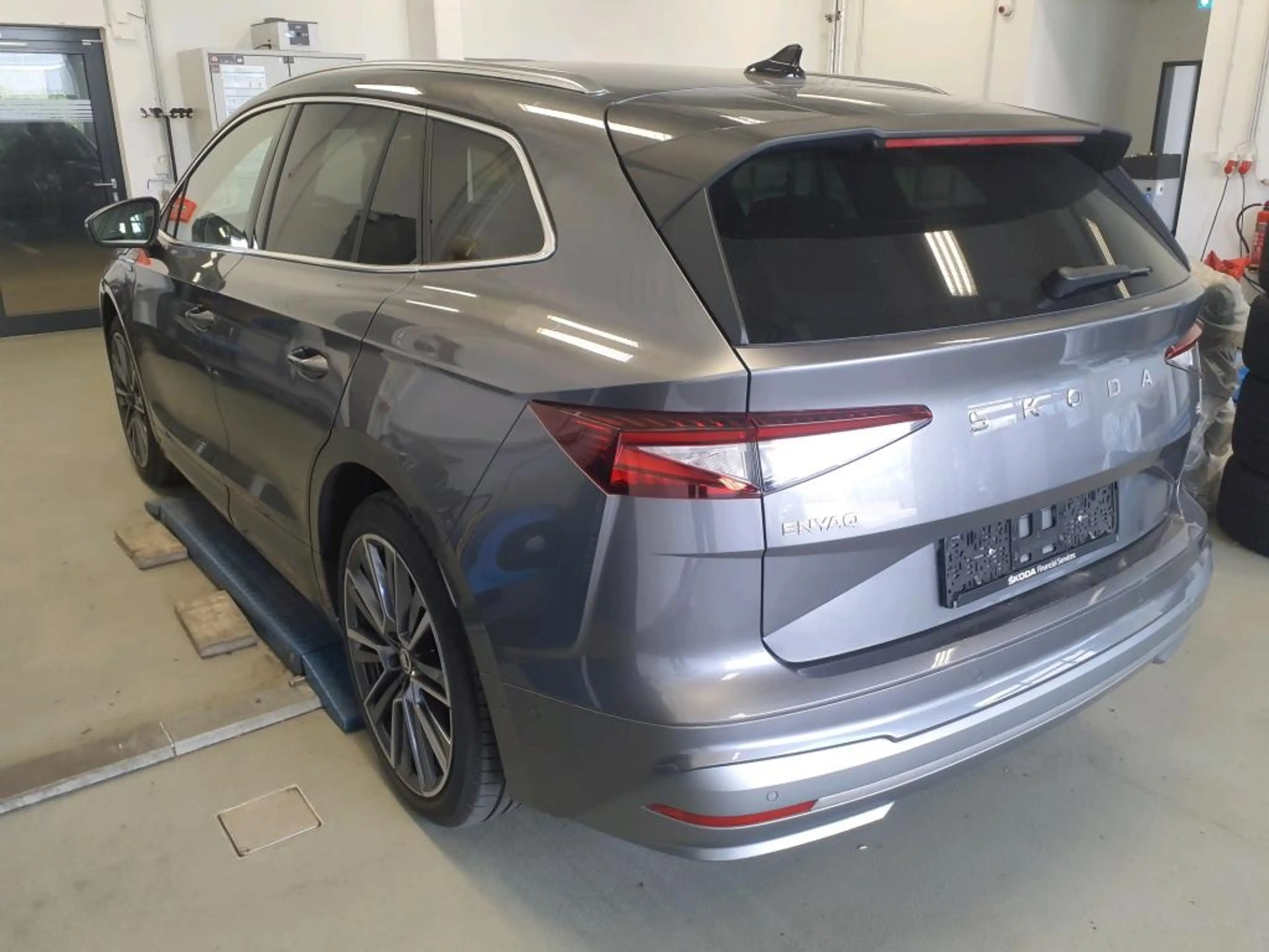 Skoda Enyaq iV 85x L&K +WÄPU +AHK +360° +CANTON +MATRIX +HuD — photo 4