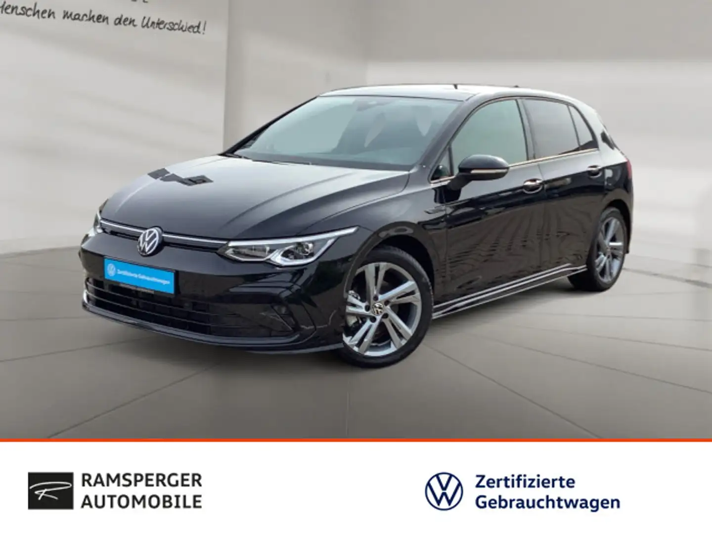 Volkswagen Golf VIII 1.5 TSI R-Line AHK Matrix Pano Kamera Schwarz - 1