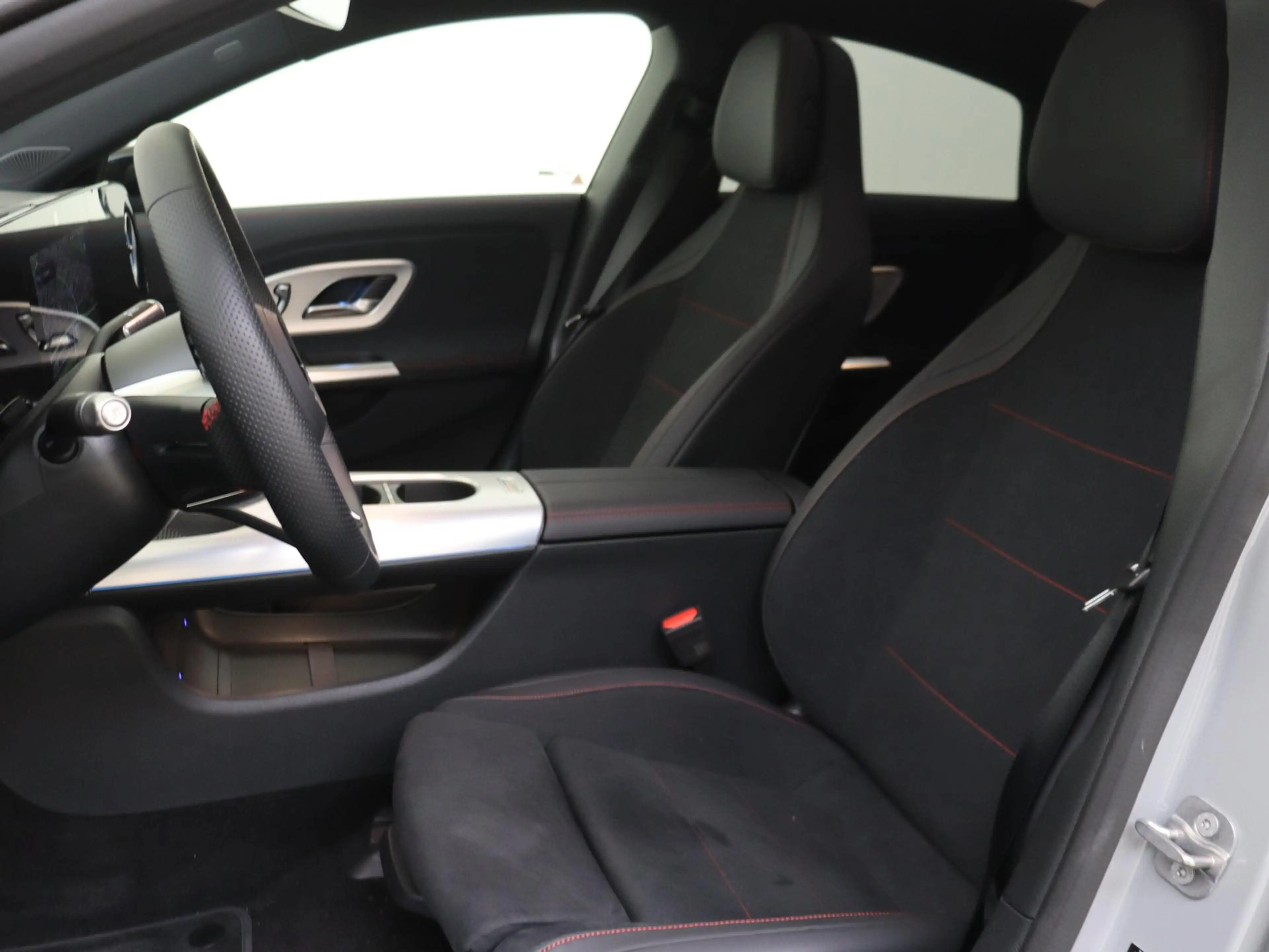 Mercedes-Benz CLA 180 Business Solution AMG — photo 12