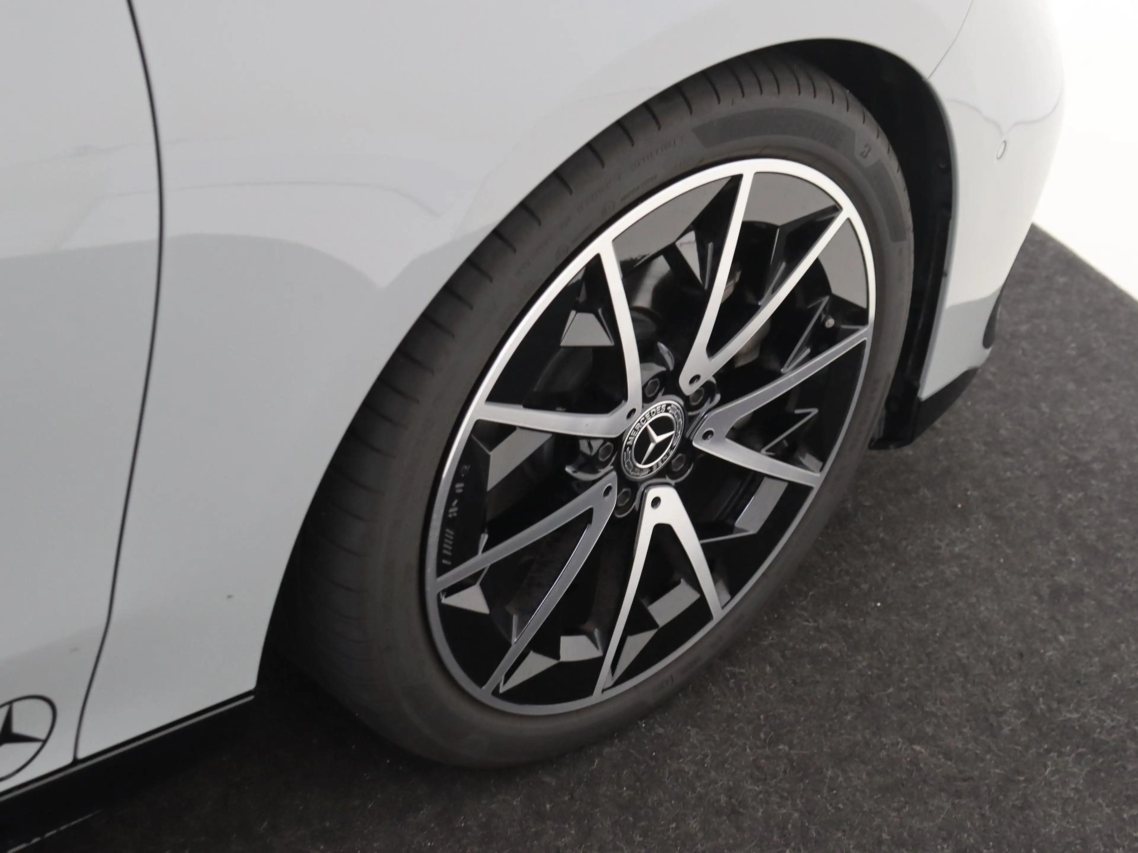 Mercedes-Benz CLA 180 Business Solution AMG — photo 5