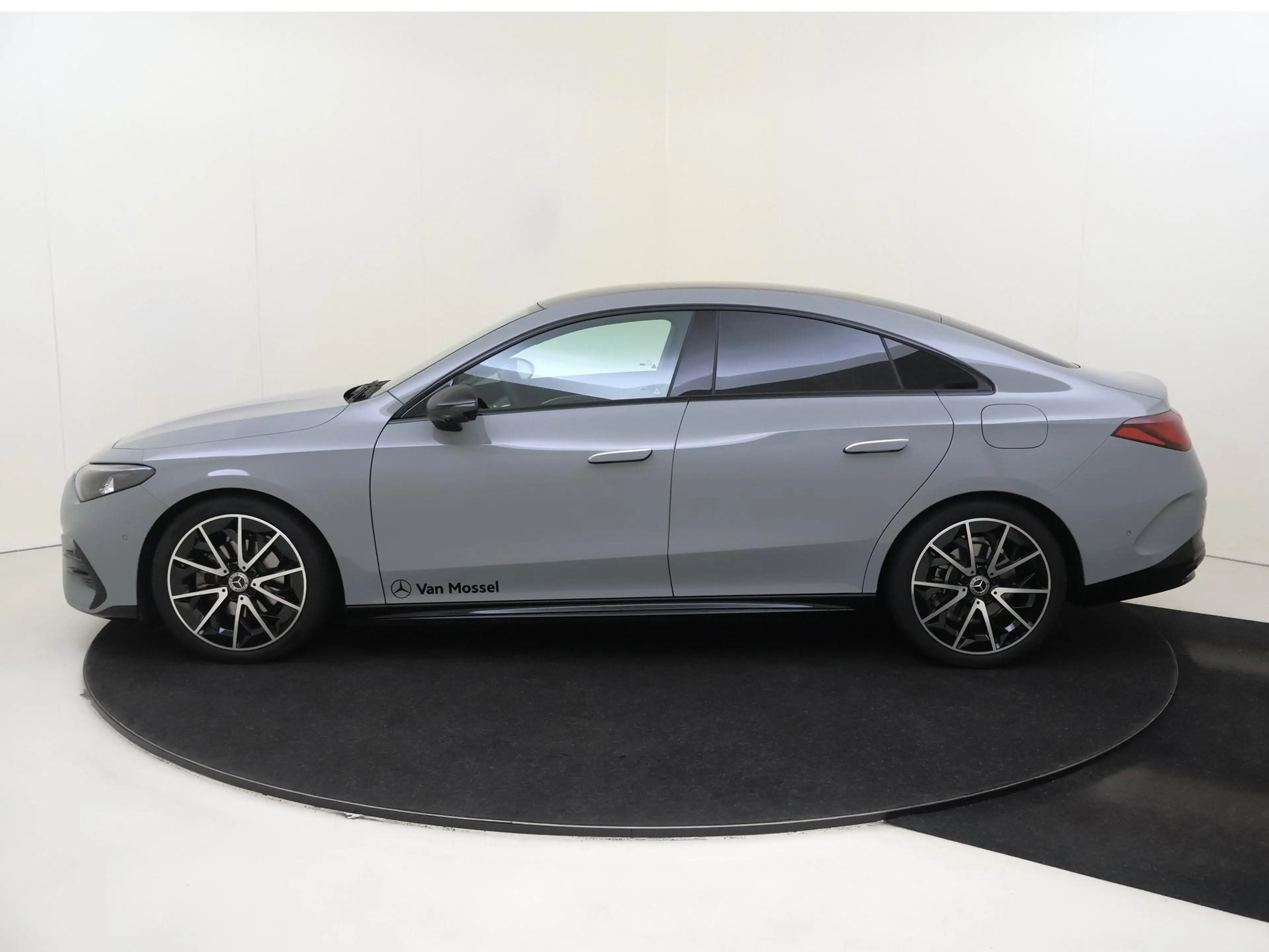 Mercedes-Benz CLA 180 Business Solution AMG — photo 8
