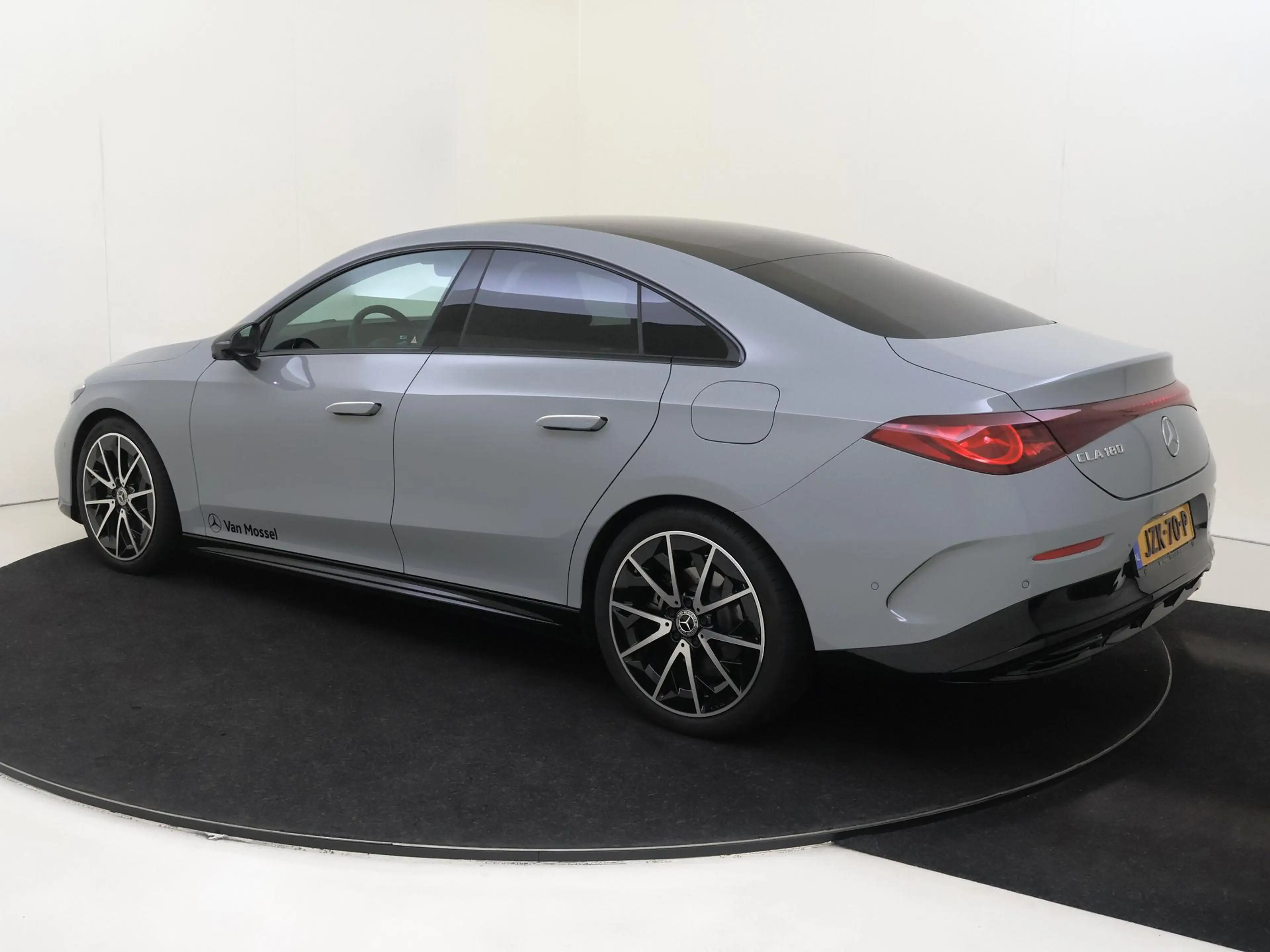 Mercedes-Benz CLA 180 Business Solution AMG — photo 3