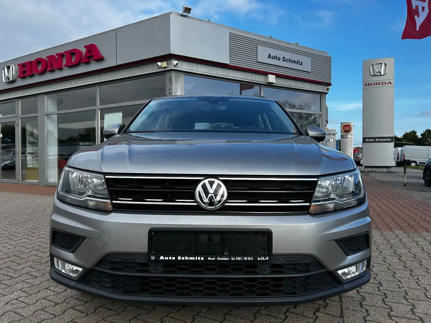 Volkswagen Tiguan Trendline BMT/Start-Stopp Silber - 2