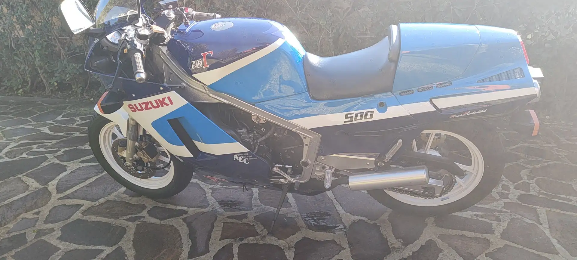 Suzuki RG 500 Bleu - 2