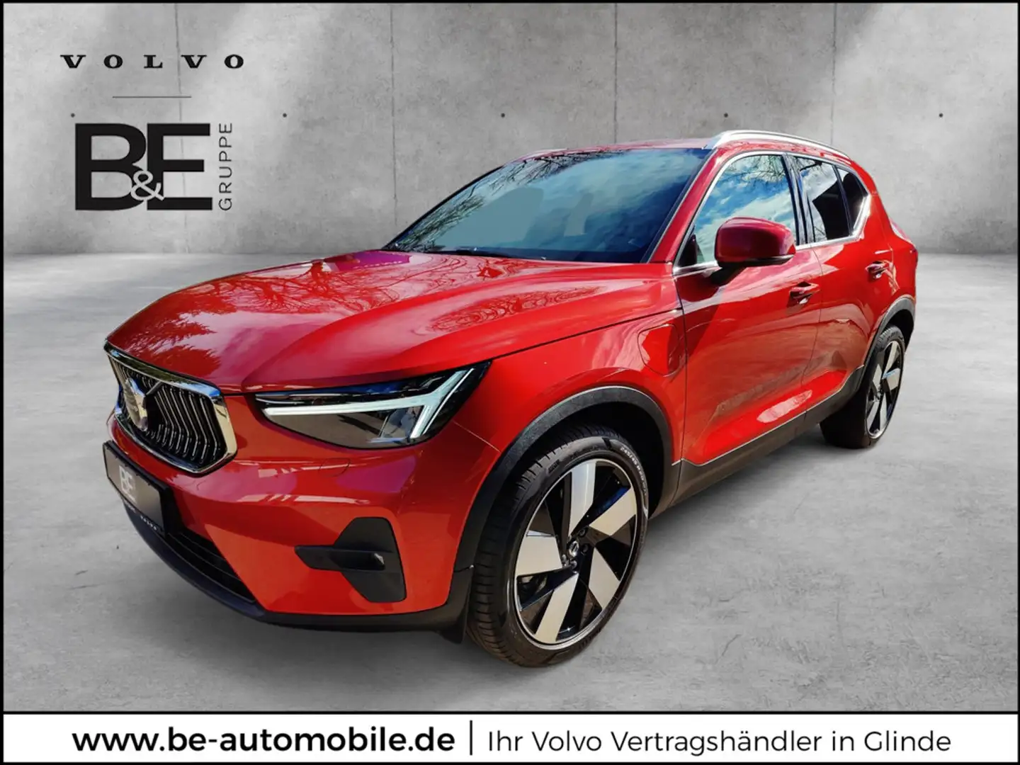 Volvo XC40 T5 Plus Bright Recharge Plug-In Hybrid Rot - 1