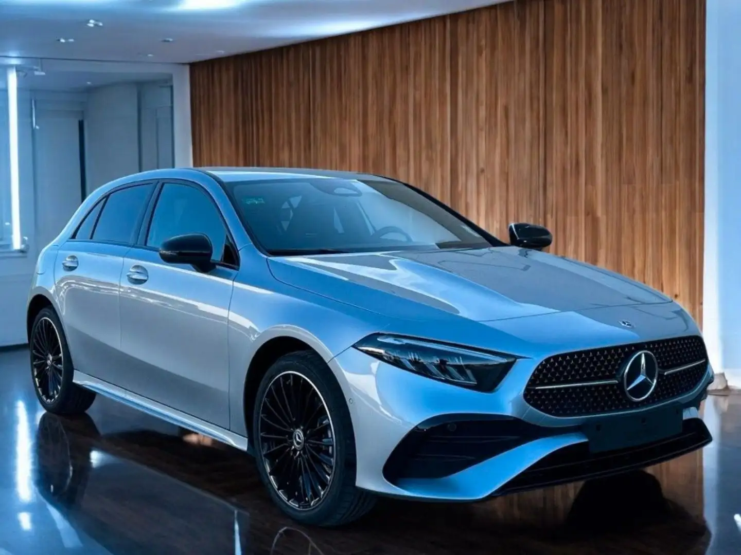 Mercedes-Benz A 250 250e Progressive Line Advanced 8G-DCT Silber - 1