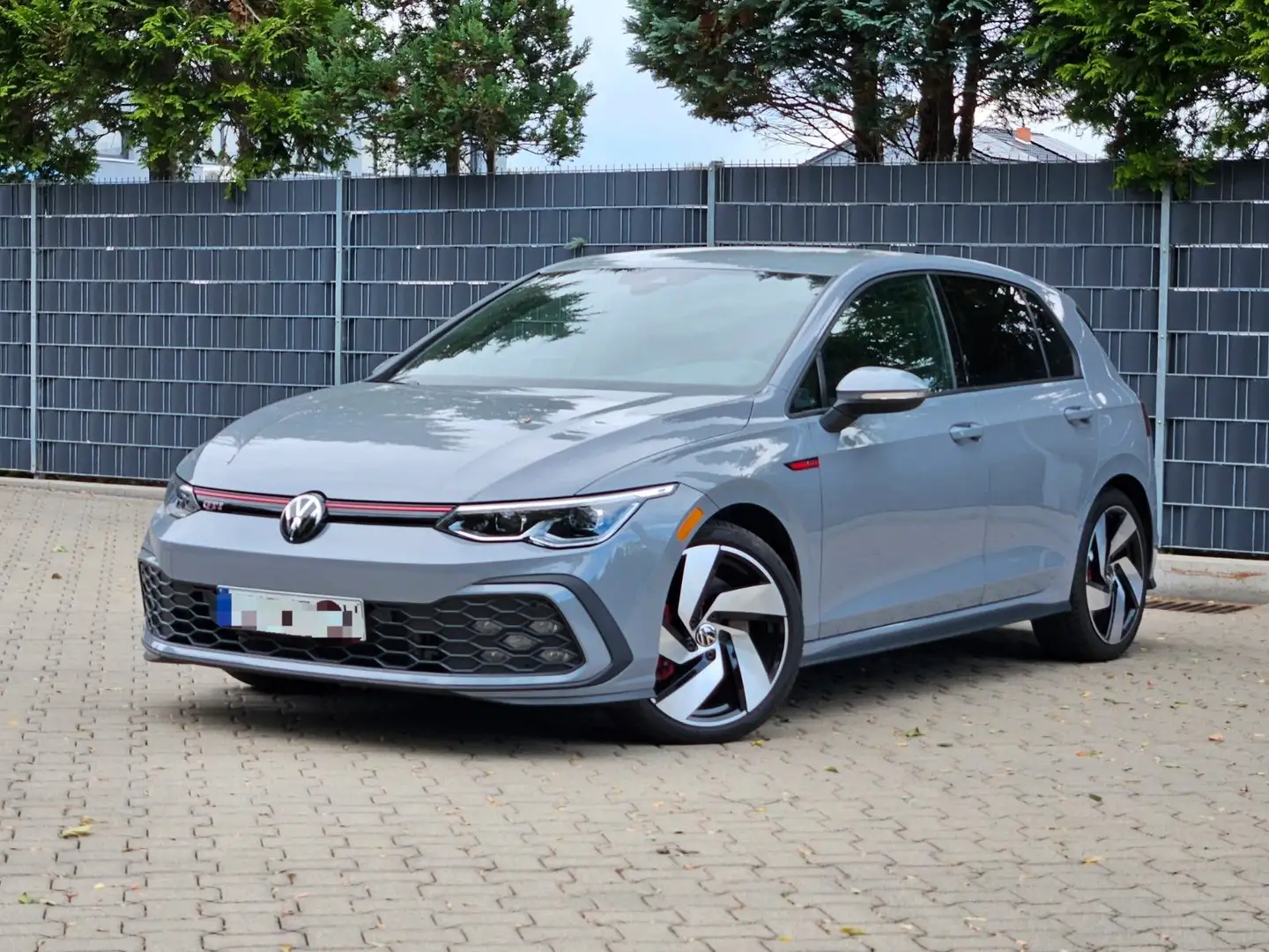 Volkswagen Golf VIII Lim. GTI Cam Grau - 2