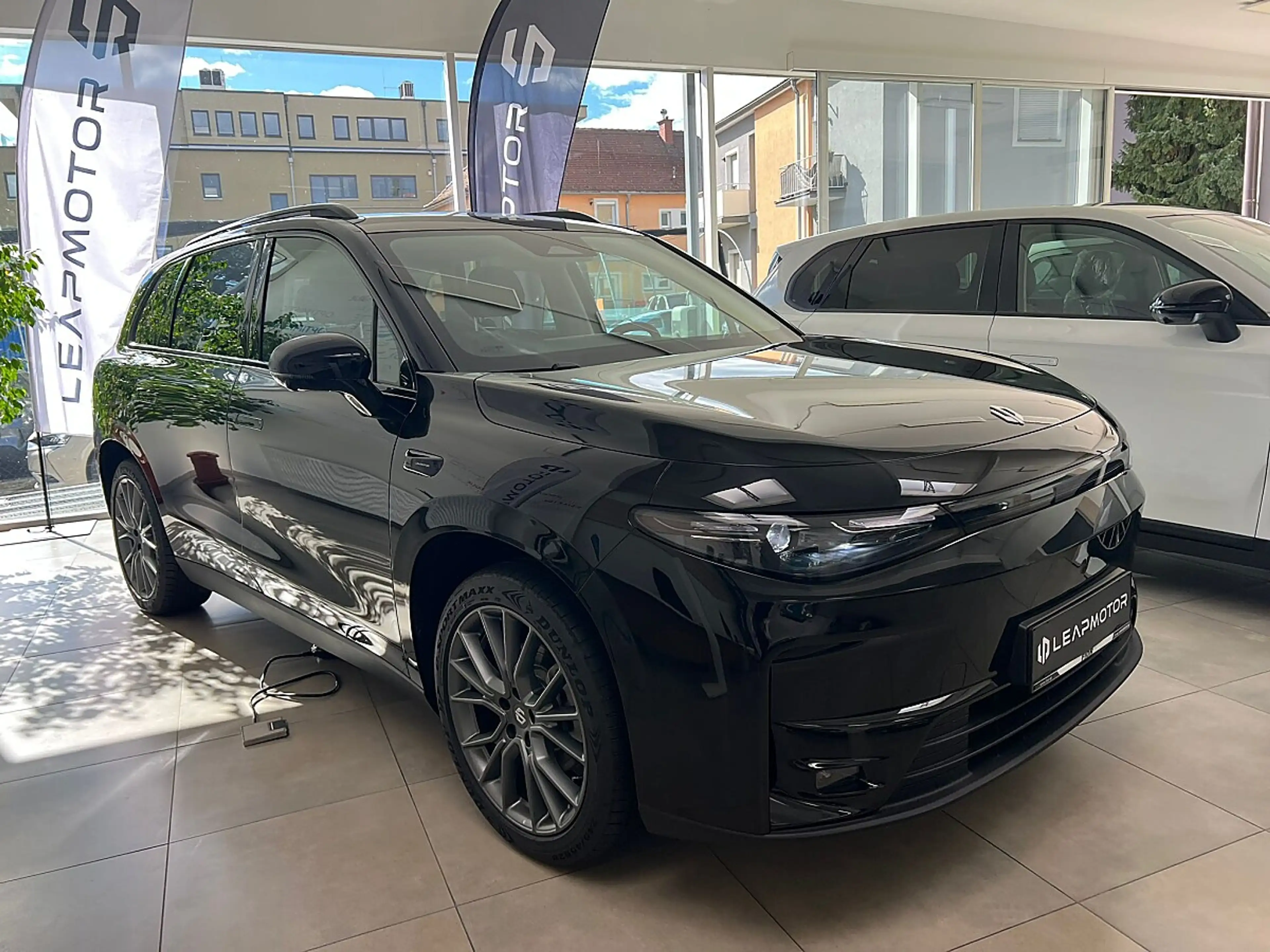 Leapmotor C10 REEV 28,4kWh Design (1080) — photo 3