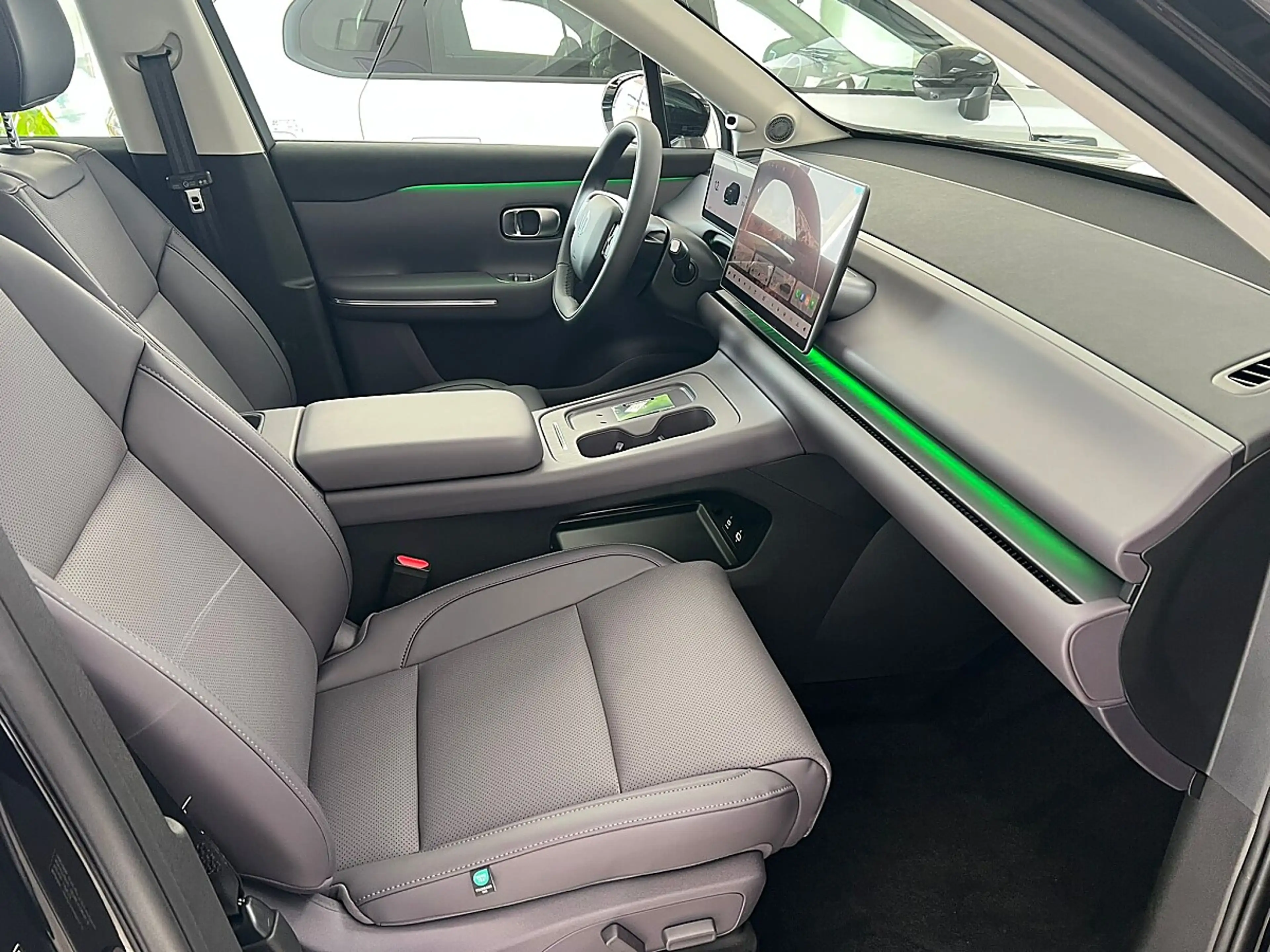 Leapmotor C10 REEV 28,4kWh Design (1080) — photo 4