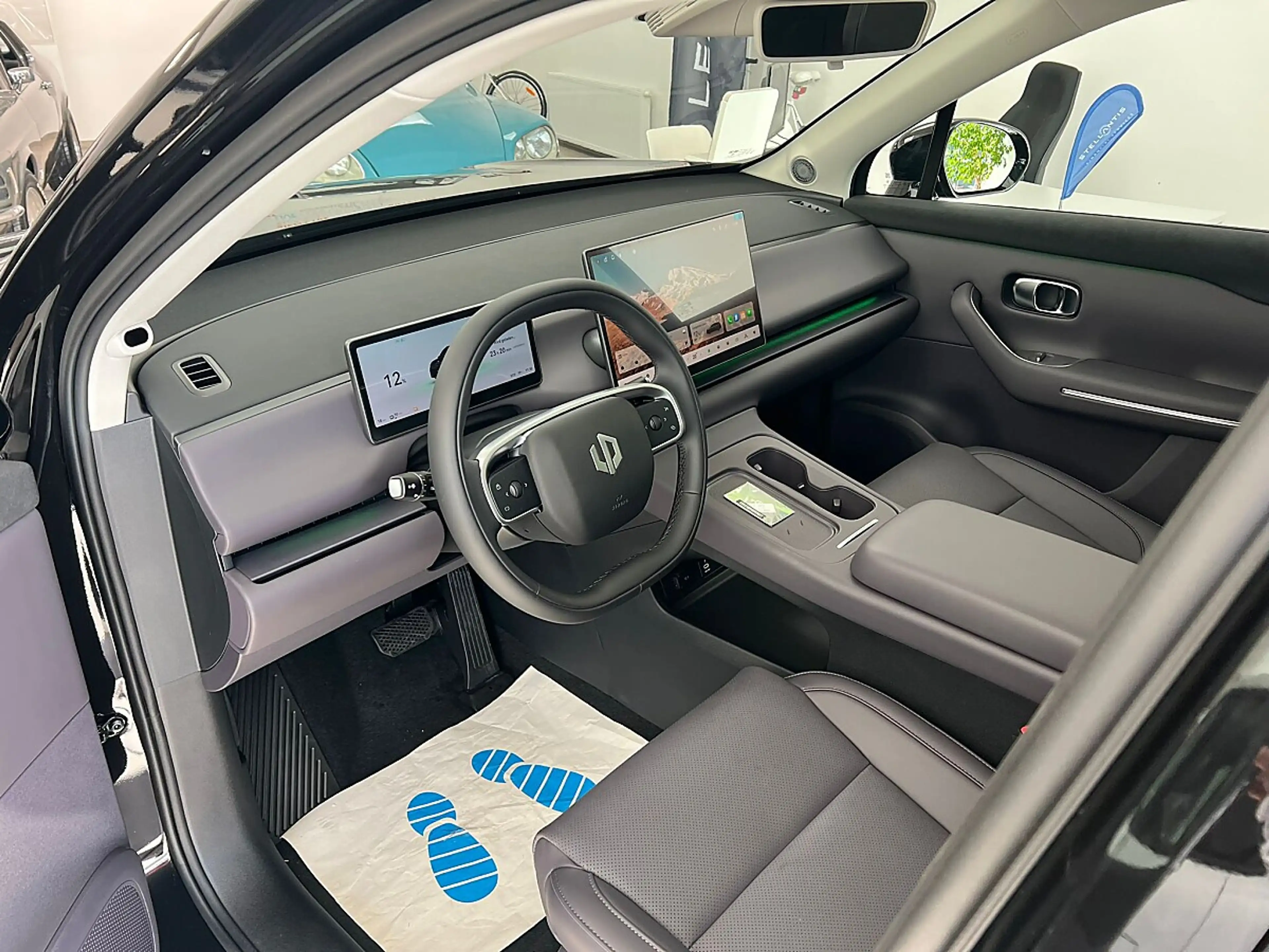 Leapmotor C10 REEV 28,4kWh Design (1080) — photo 10