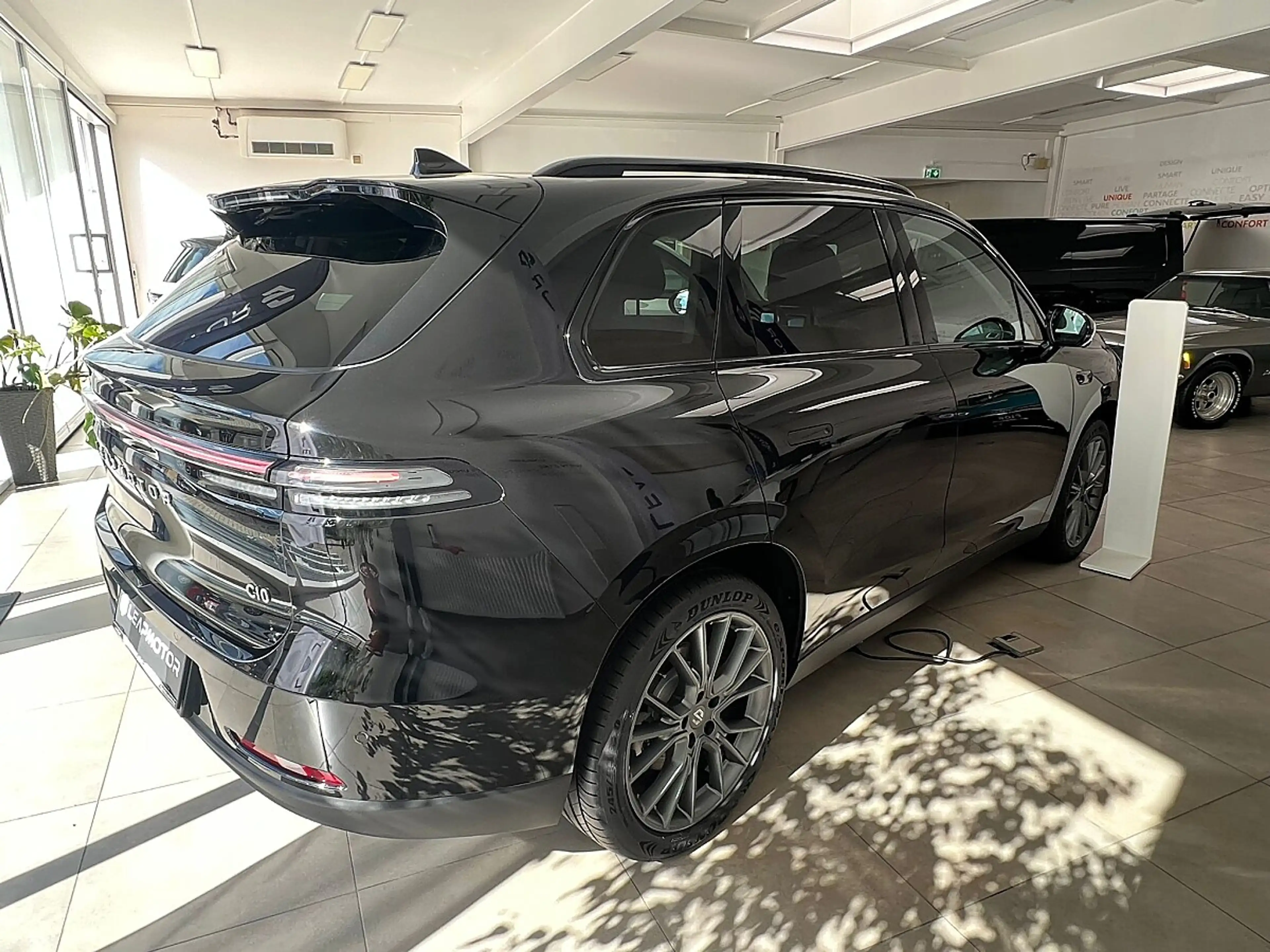 Leapmotor C10 REEV 28,4kWh Design (1080) — photo 8