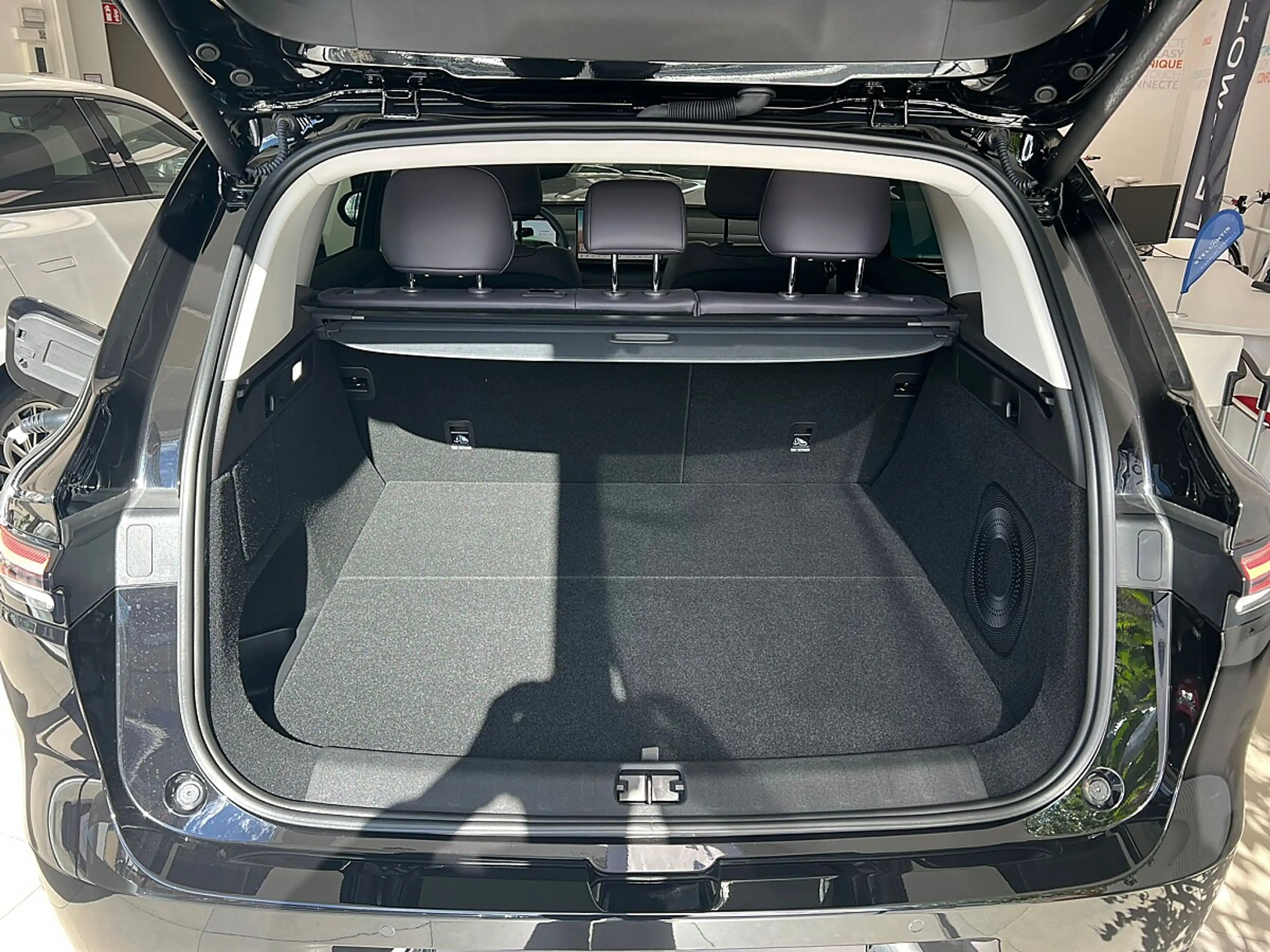 Leapmotor C10 REEV 28,4kWh Design (1080) — photo 9