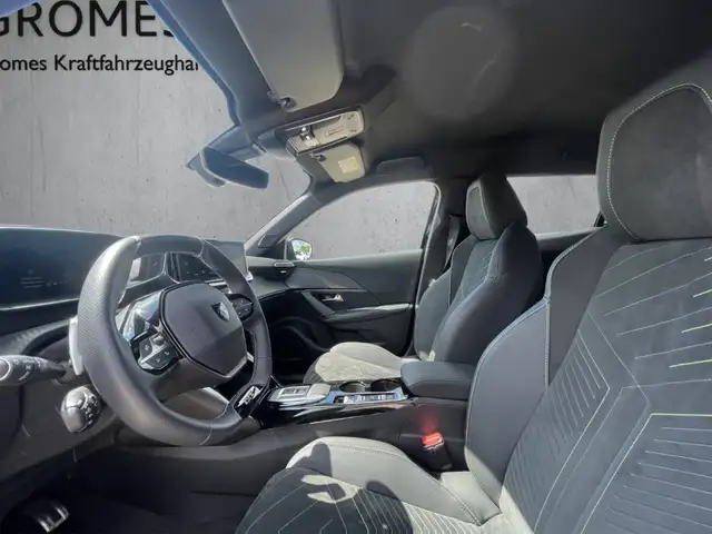 Peugeot 2008 view 9