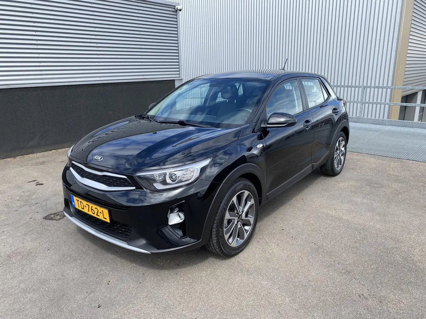 Kia Stonic 1.0 T-GDi ComfortPlusLine Navigator Navigatie, Ach Zwart - 2