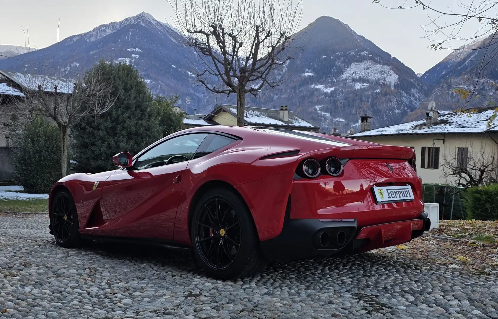 Ferrari 812 Superfast Rosso - 2