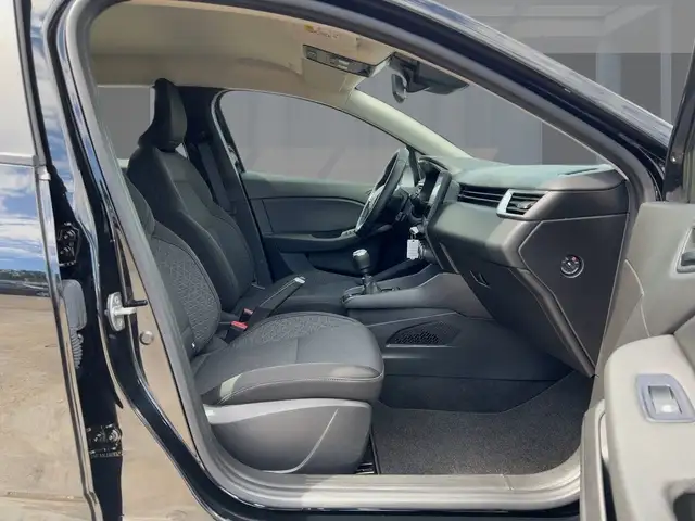Renault Clio view 8