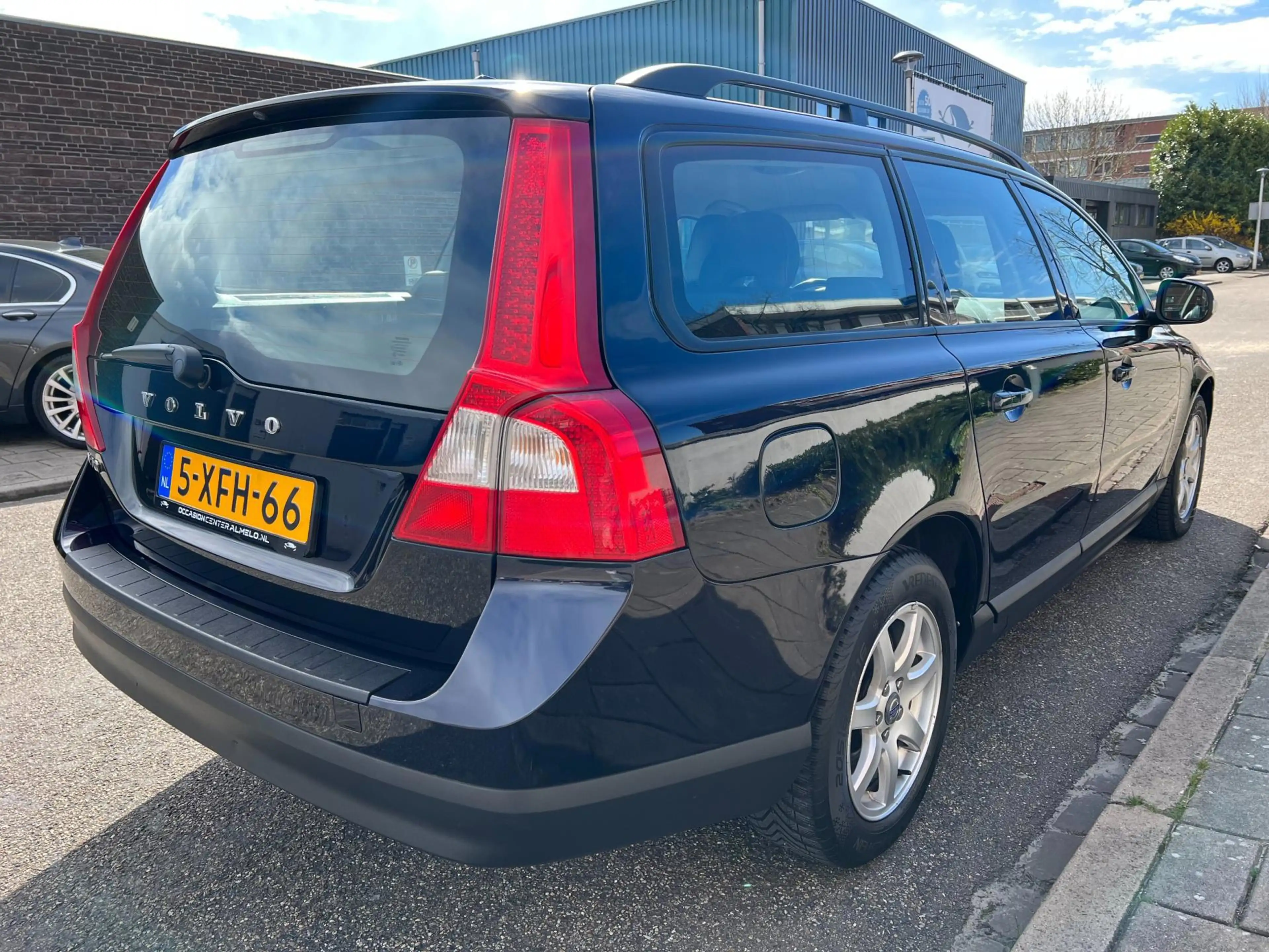 Volvo V70 2.5T Momentum AUT /Airco/Cruise/LMV/Elek. Pakket — photo 6