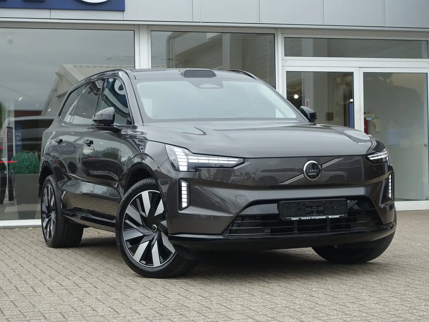 Volvo EX90 Plus Twin Motor 7 Sitze PANO/KAMERA Grau - 2
