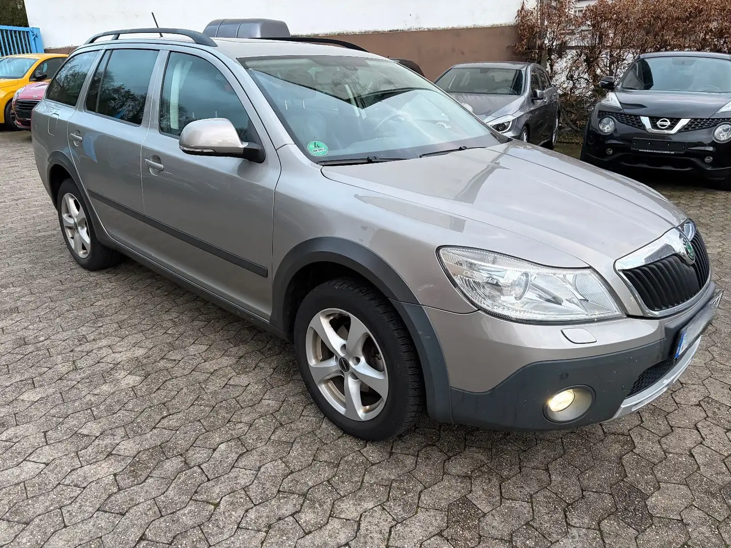 Skoda Octavia Combi Scout 4X4 Beige - 2