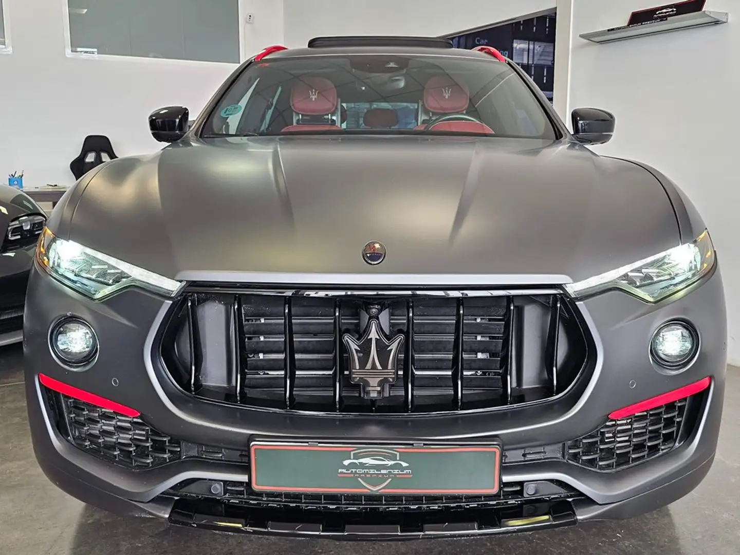 Maserati Levante V6 350 HP AWD Gris - 2