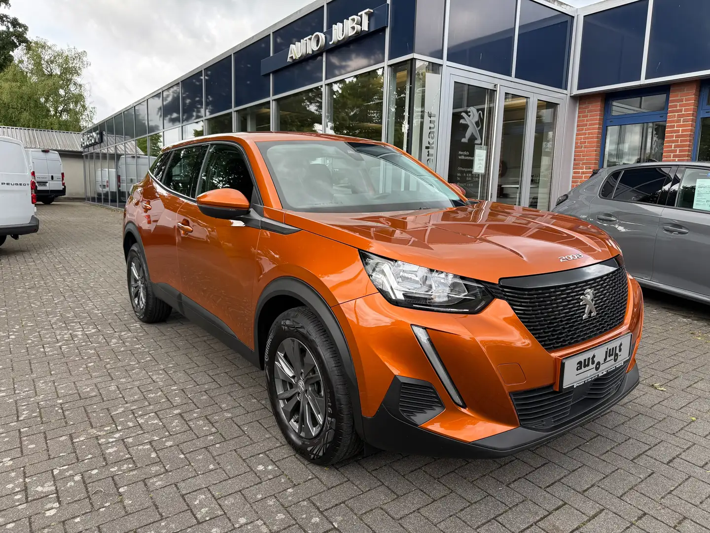 Peugeot 2008 PureTech 130 Active Automatik Orange - 2