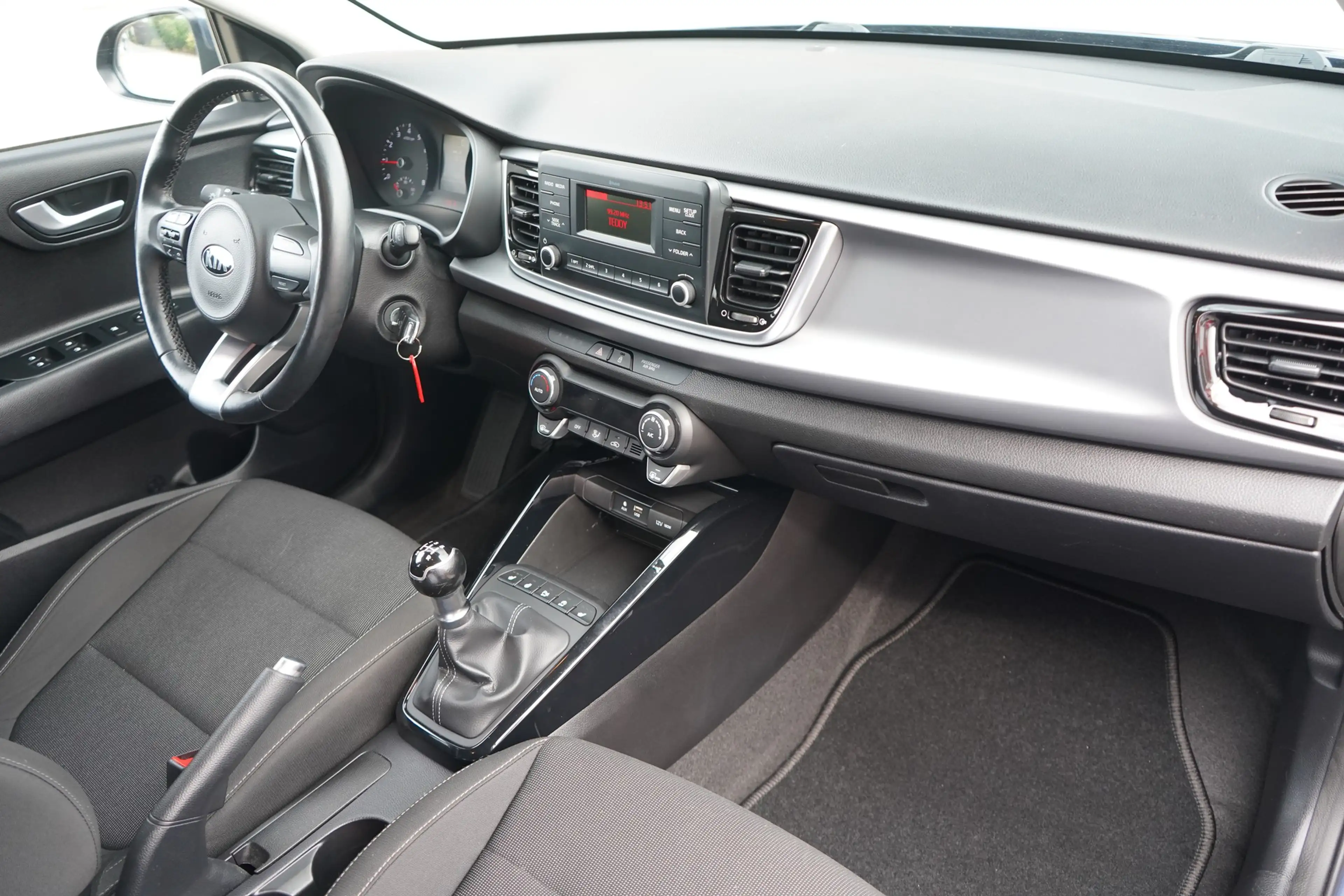 Kia Rio 1.2 Dream Team — photo 5