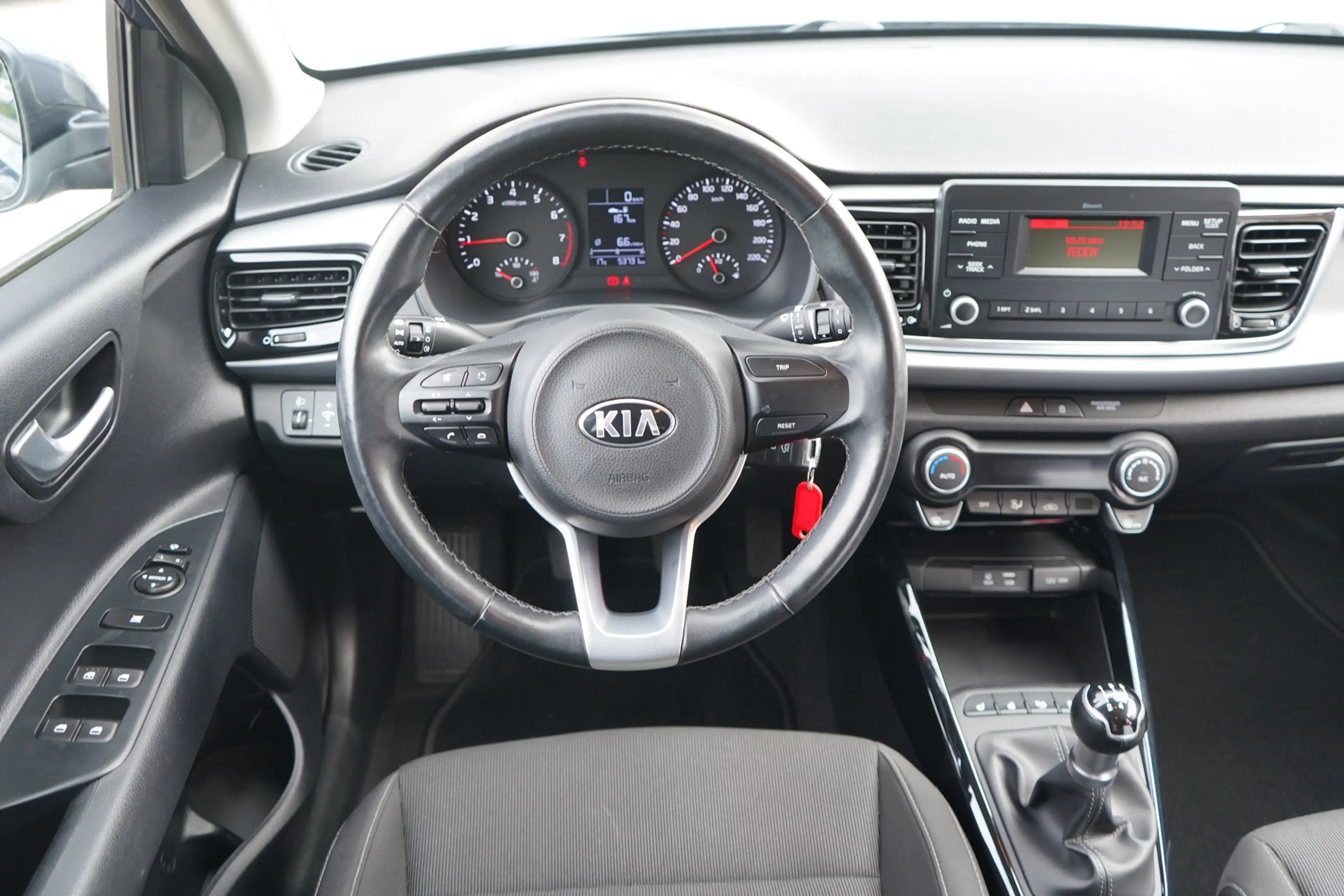 Kia Rio 1.2 Dream Team — photo 15