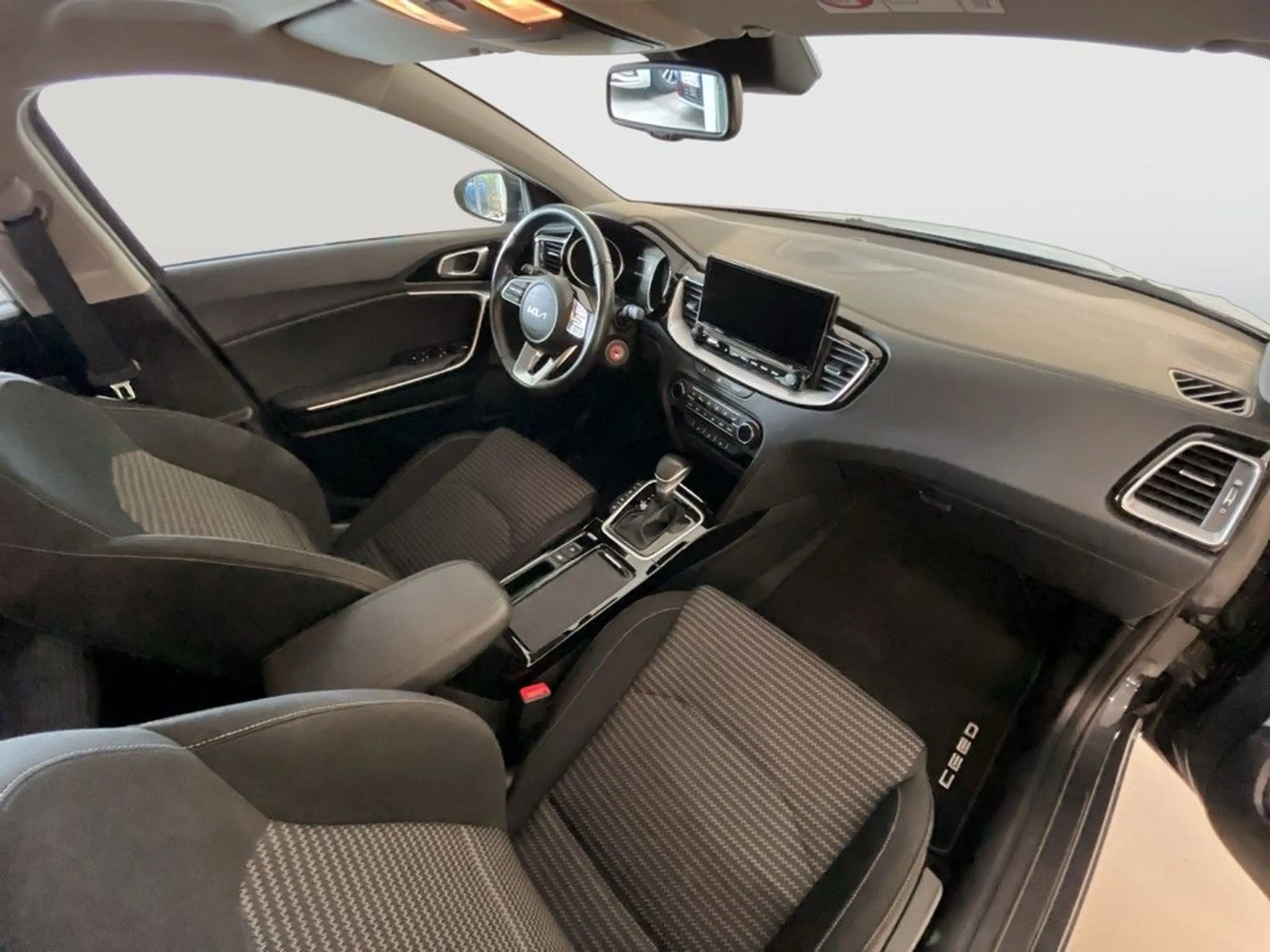 Kia Ceed SW / cee'd SW Ceed Sportswagon 1.5 T-GDI Spirit LED SHZ PDC Rü — photo 24