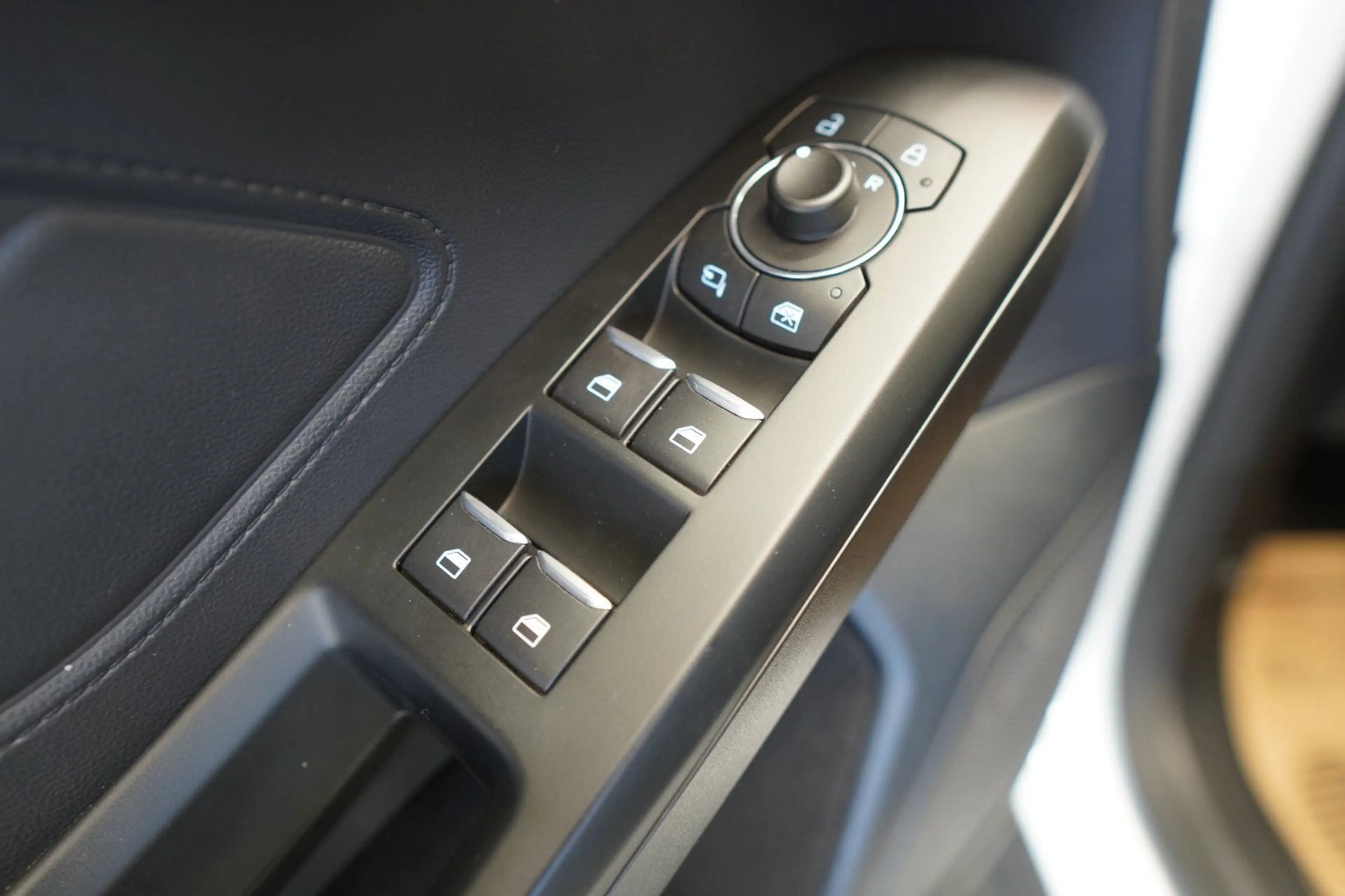 Ford Focus Turnier 1.5 EcoBl. "SITZH*NAVI*LED*DAB" — photo 14