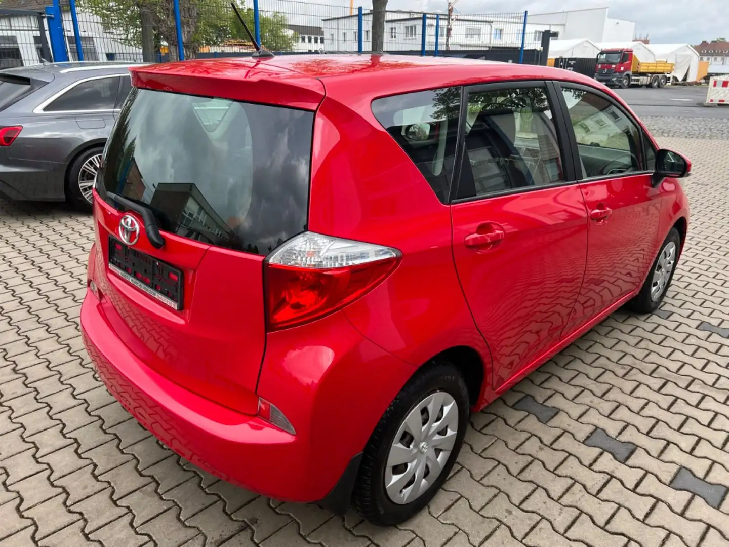 Toyota Verso-S Life mit Automatikgetriebe Euro 5 Rojo - 2